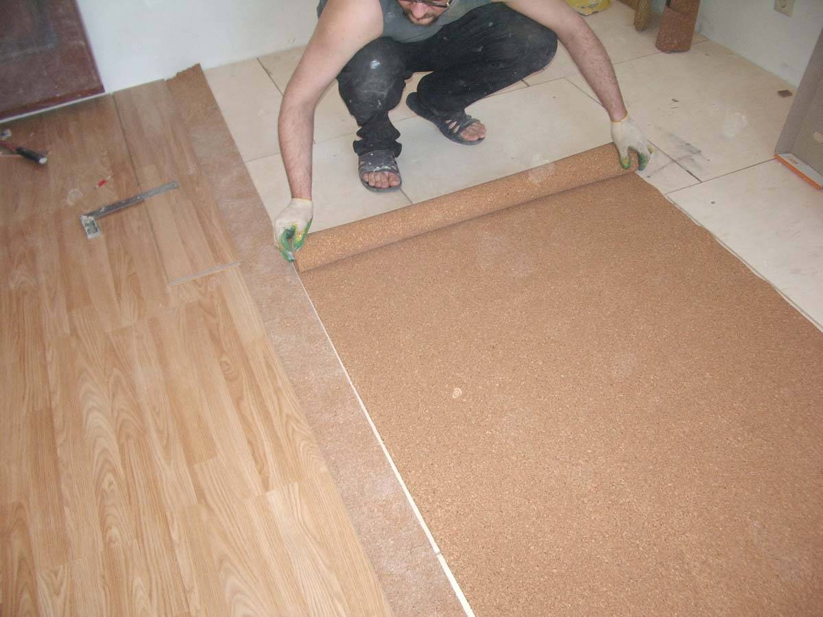Как постелить линолеум на бетон: Укладка линолеума на бетонный пол .